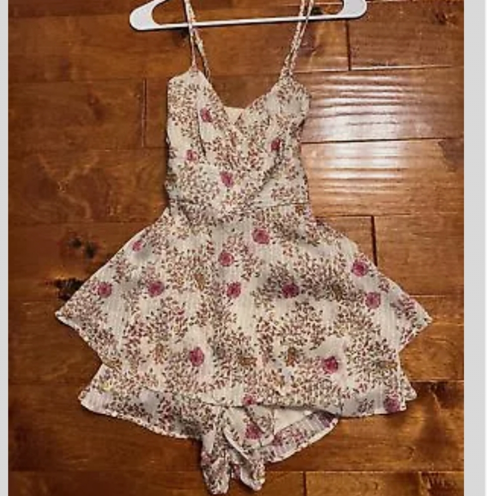 NWT Francescas Floral Spaghetti Strap Romper Size XL
